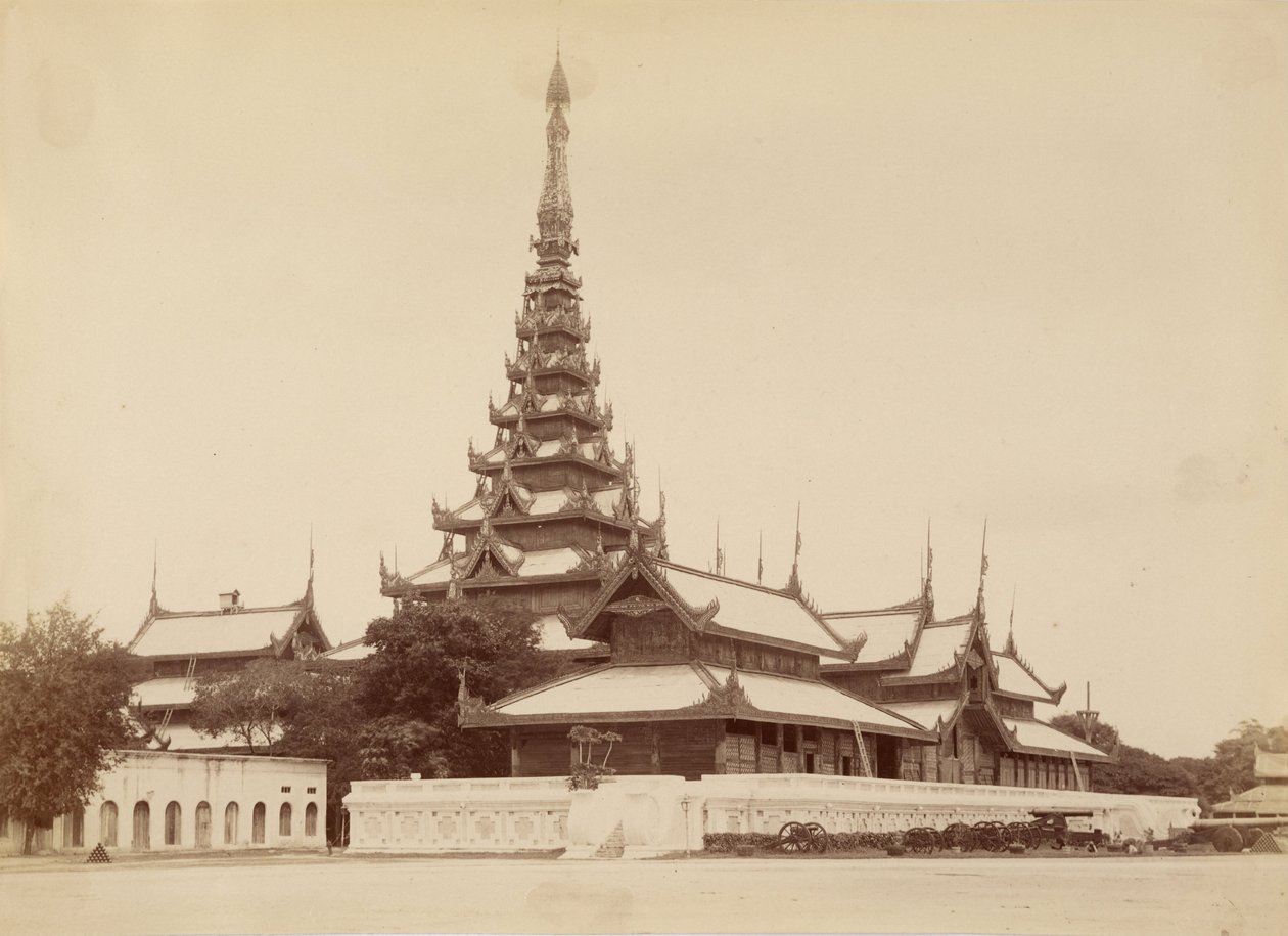 Saray Mandalay (Evrenin Merkezi) by Felice Beato
