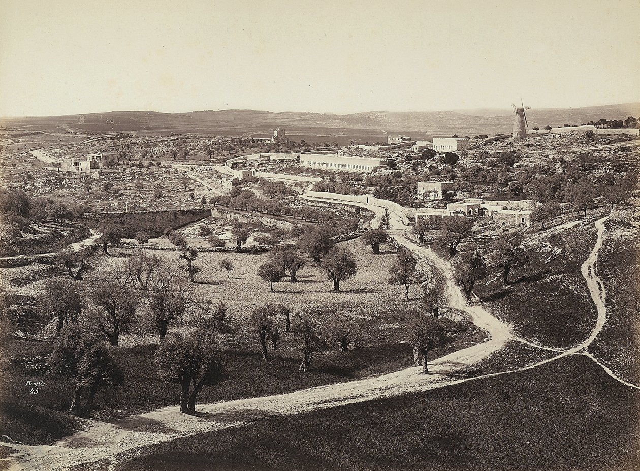 Rüzgar değirmeni ve zeytinliklerle dolu vadi manzarası by Félix Bonfils