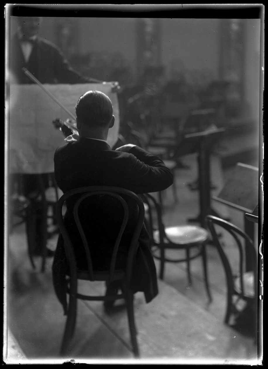  by Ferdinand Schmutzer