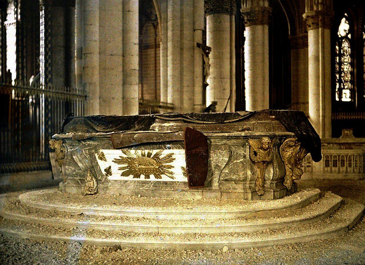 Restorasyon Şapeli Sunağı, Notre-Dame Katedrali, Reims, Marne, Fransa, 1917 (otokrom) by Fernand Cuville