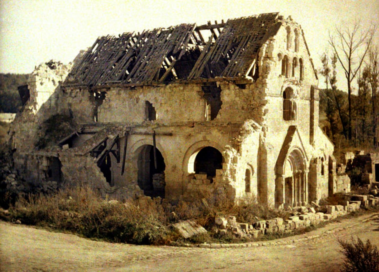 Topçu ateşiyle hasar gören kilise, Tracy-le-Val, D