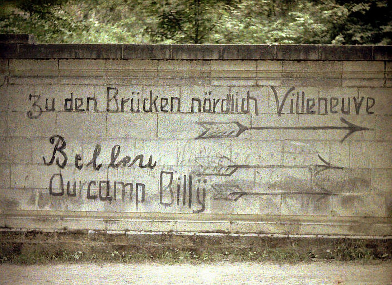 Duvardaki Almanca ve İngilizce yazıtlar, Soissons, Aisne, Fransa, 1917 (otokrom) by Fernand Cuville