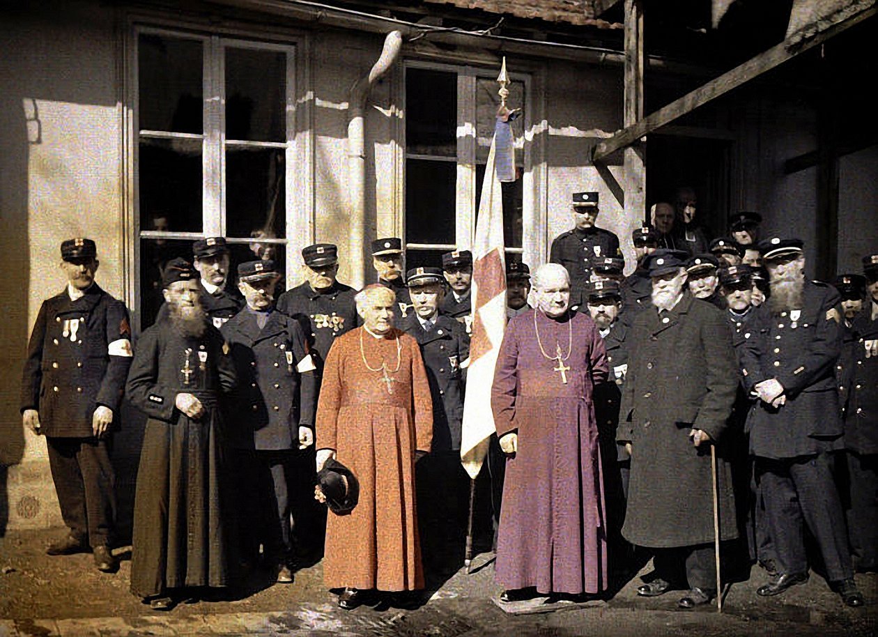 Group portrait of members of the Red Cross, Reims, Marne, France, 1917 (autochrome) by Fernand Cuville