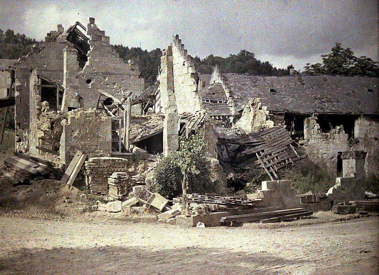 Yıkık evler, Pommier, Aisne, Fransa, 1917 (otokrom) by Fernand Cuville