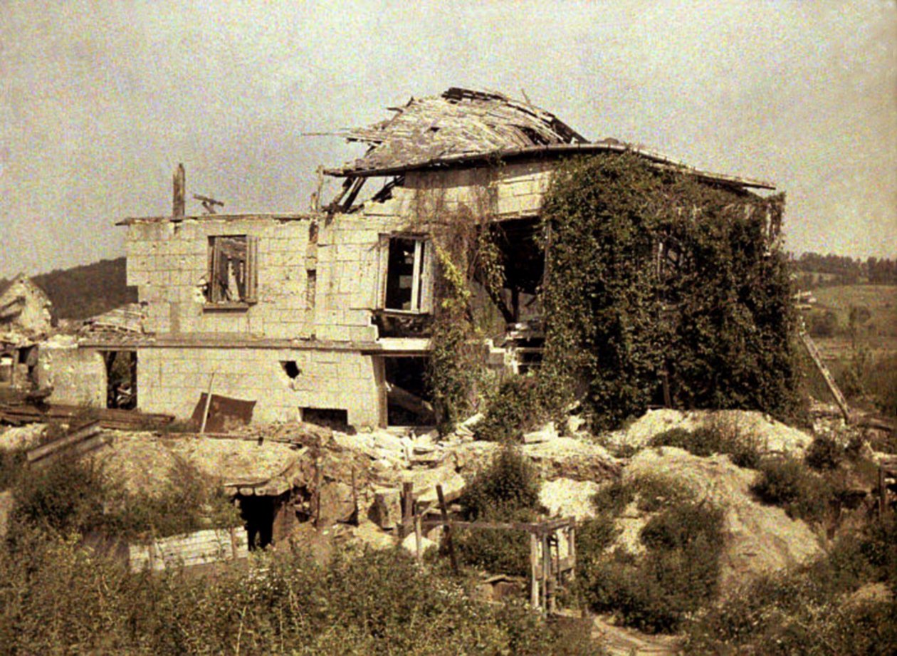 Boevre çiftlik binası harabe, Soissons, Aisne, Fransa, 1917 (otokrom) by Fernand Cuville
