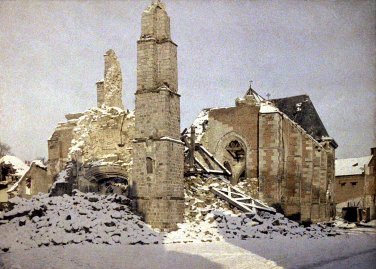 Alman ordusunun geri çekilmesi sırasında havaya uçurulan Saint-Martin kilisesi, Chauny, Aisne, Fransa, Şubat 1917 (otokrom) by Fernand Cuville