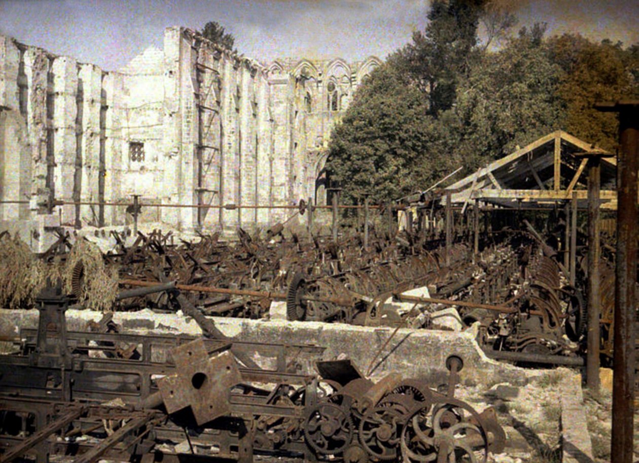 Fabrika kalıntıları ve Notre-Dame d