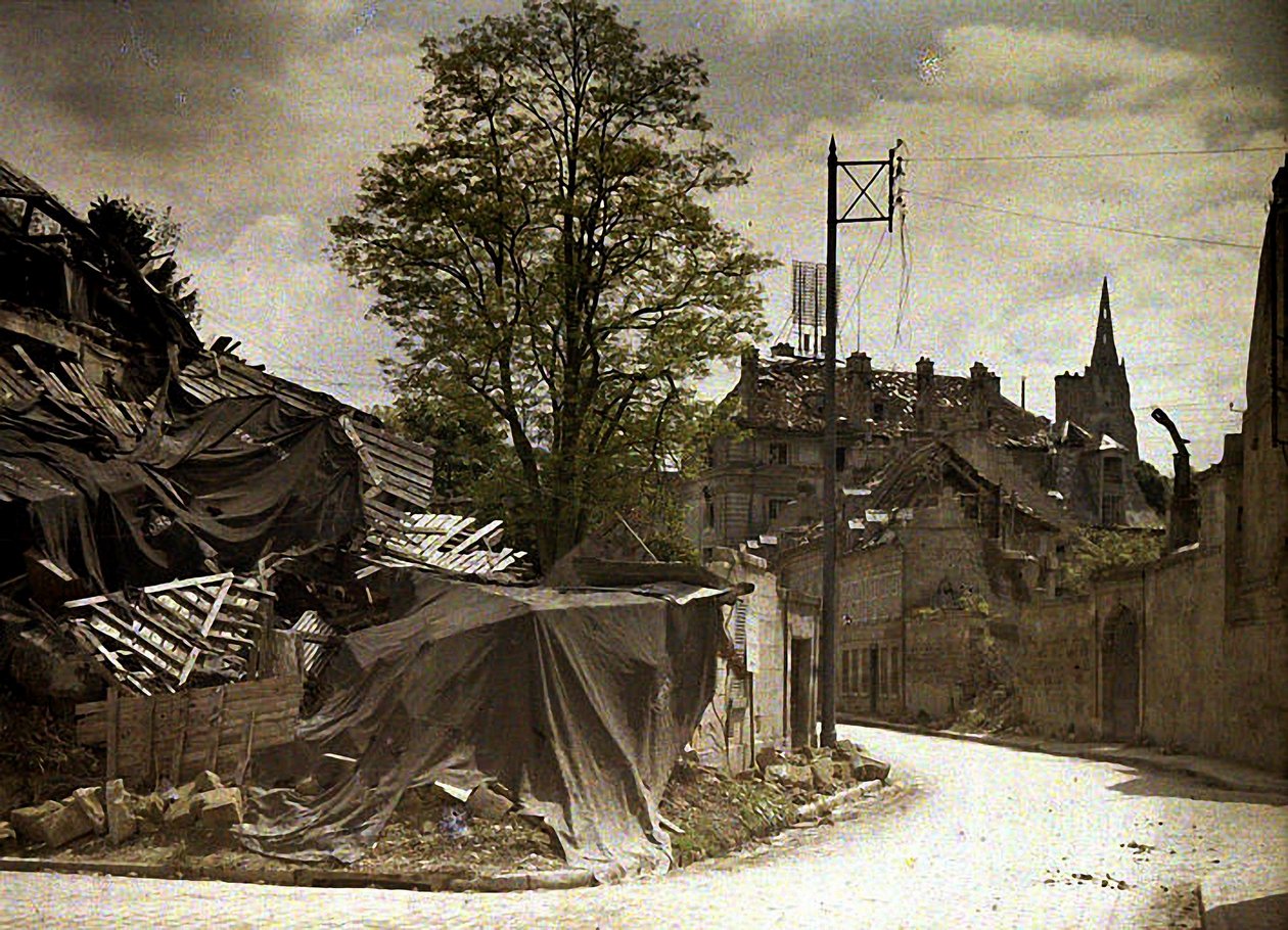 Harabelerin görünümü, Soissons, Aisne, Fransa, 1917 (otokrom) by Fernand Cuville