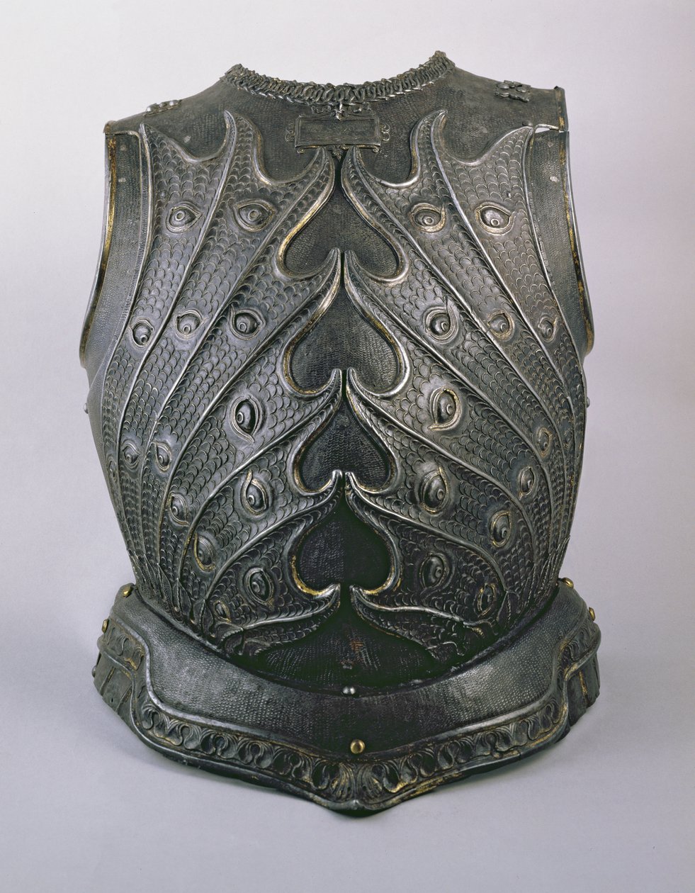 Zırhlı göğüs plakası (metal) by Filippo Negroli