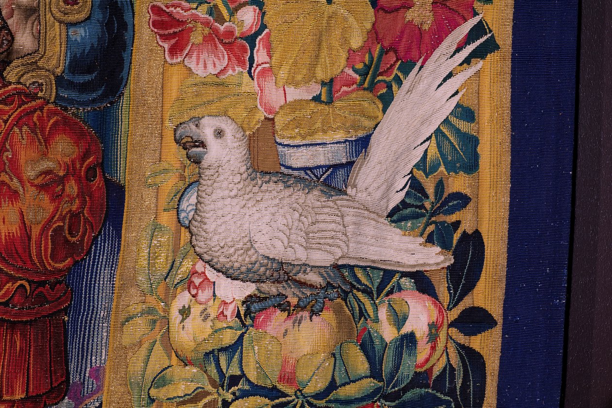 Flaman halısı. Seri The Apocalypse: Aziz Michael ejderhayı yenerken. Atelier Willem Dermoyen, Brüksel. Yaklaşık 1553-1555. Detay. by Flemish School