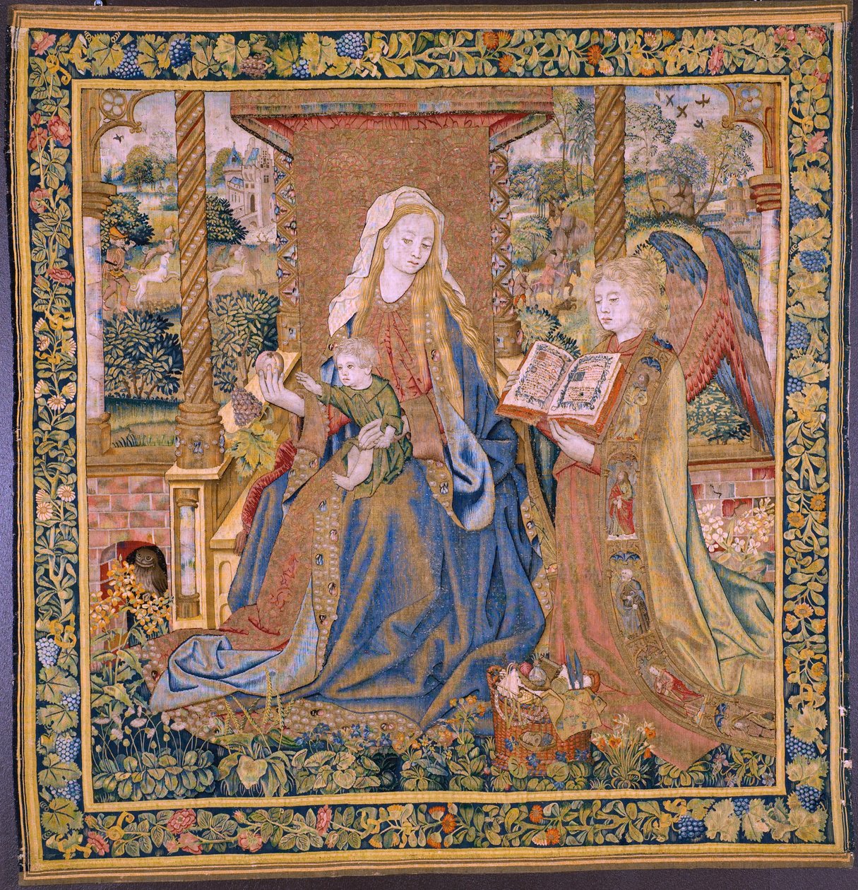 Flaman halısı. Çocuklu Bakire ve melekler (Maria, Kind en engelen ile tanıştı). 1500 civarı. by Flemish School