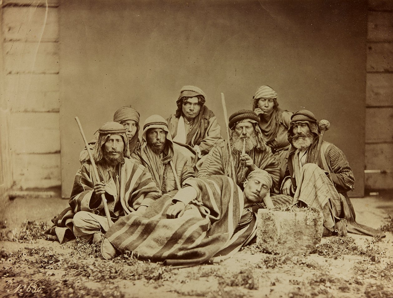 Albüm Damas et Baalbek : Geleneksel giysiler içinde bir grup yerli Suriyeli by Félix Bonfils