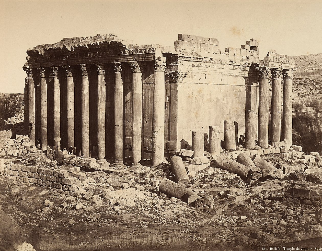 Bacchus Tapınağı, Heliopolis veya Baalbek arkeolojik bölgesinde, antik Suriye şehri, şimdi Lübnan by Félix Bonfils