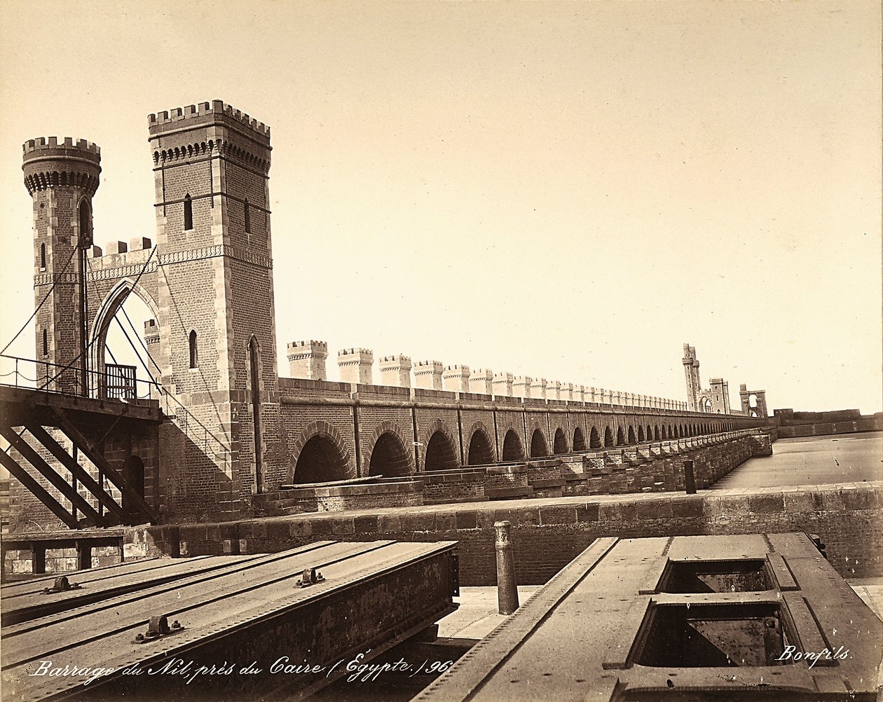 Kahire, Mısır yakınlarındaki Nil'in barajı by Félix Bonfils