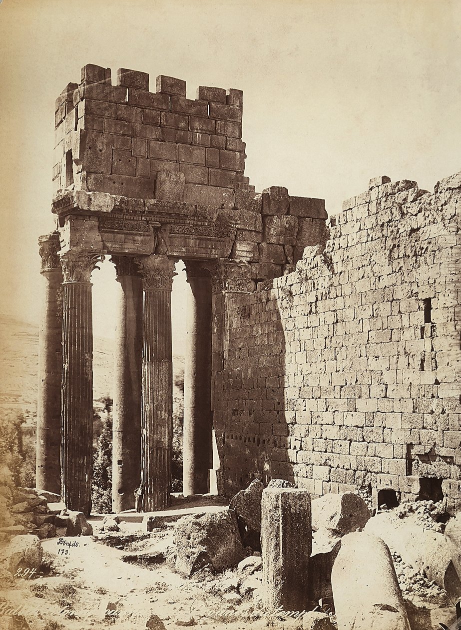 Heliopolis veya Baalbek arkeolojik bölgesinde Jüpiter Tapınağı veya Güneş