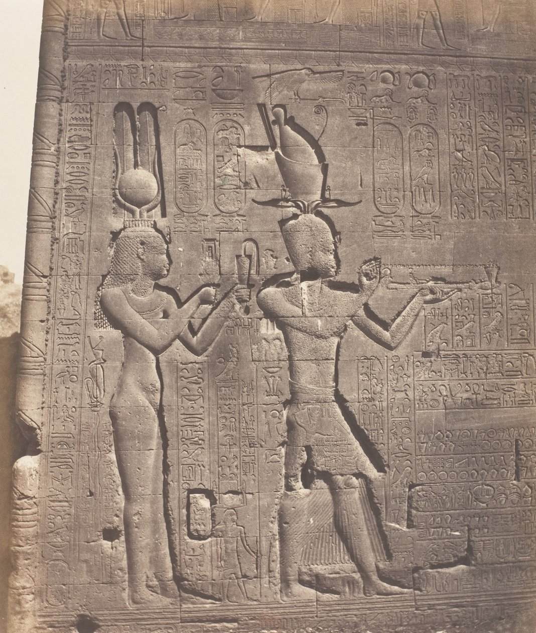 Dendera Tentyris, Athor Tapınağı - Arka Yüz - Kleopatra ve ..., 1851-52, 1853-54 basılmış. by Félix Teynard