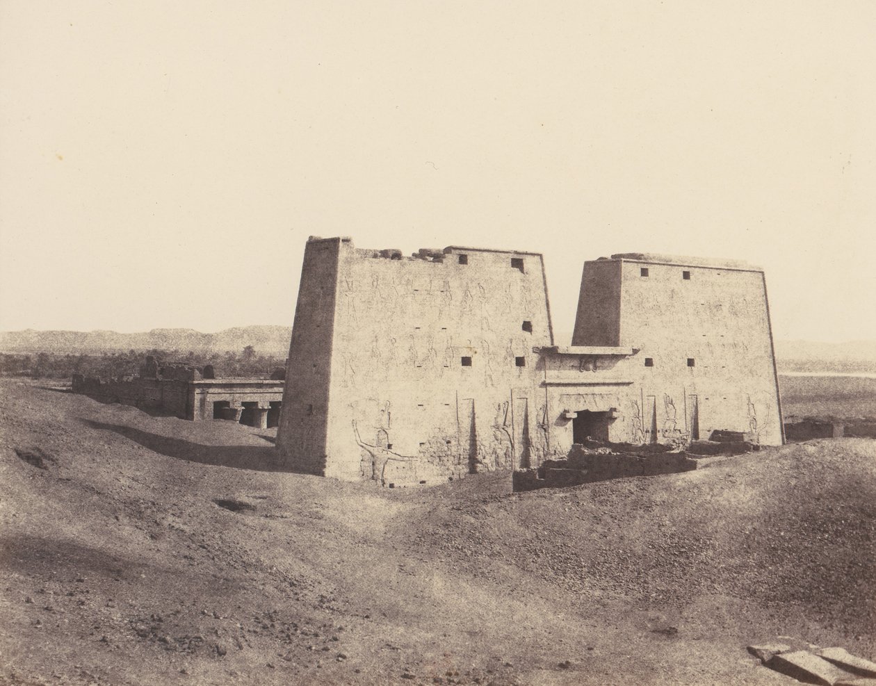 Edfu Apollonopolis Magna, Tapınağın Genel Görünümü, 1851-52, 1853-54 basılmış. by Félix Teynard