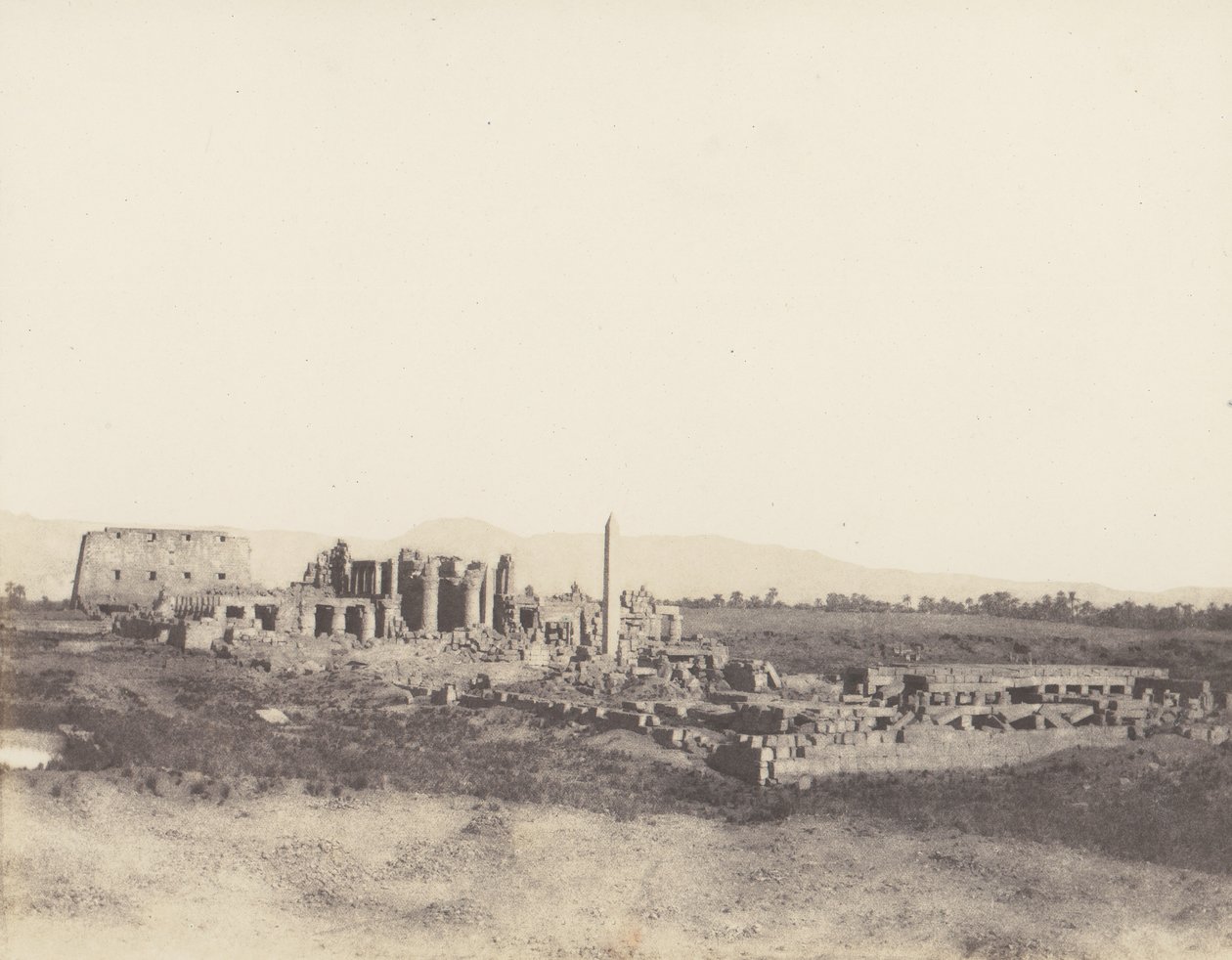 Karnak Thebes, Güneydoğudan Alınan Harabelere Genel Bakış, T, 1851-52, 1853-54 basılmış. by Félix Teynard