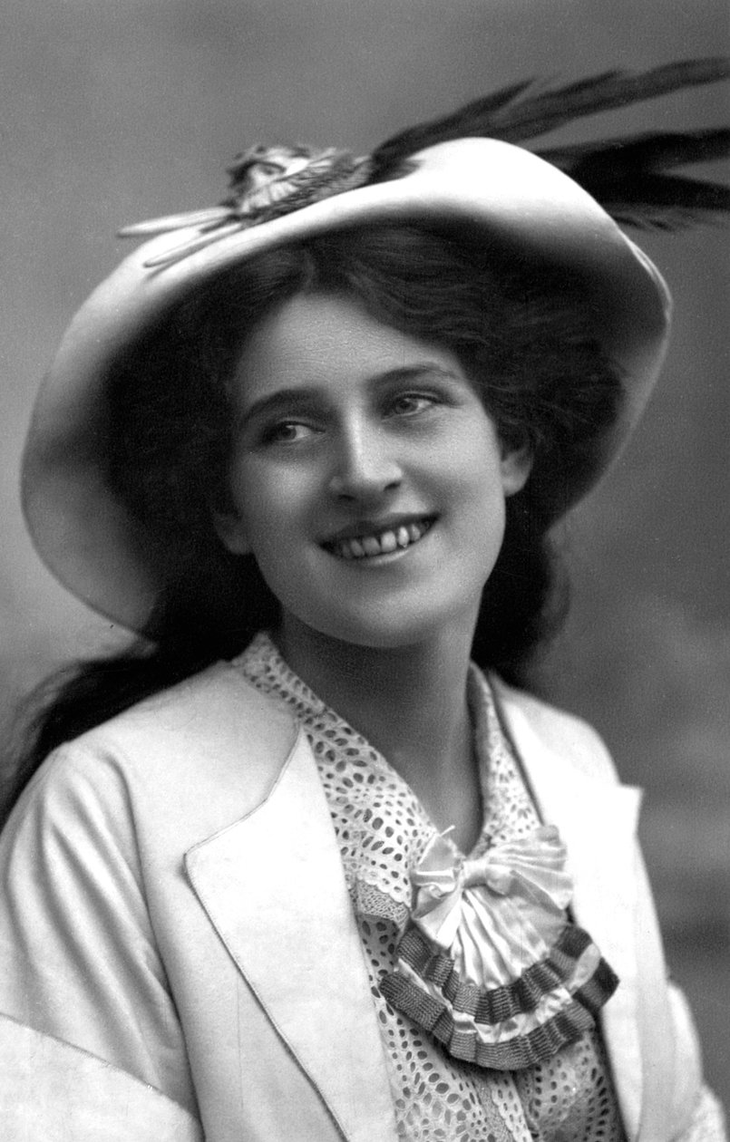 Zena Dare 1887-1975, İngiliz aktris, 1908. by Foulsham and Banfield