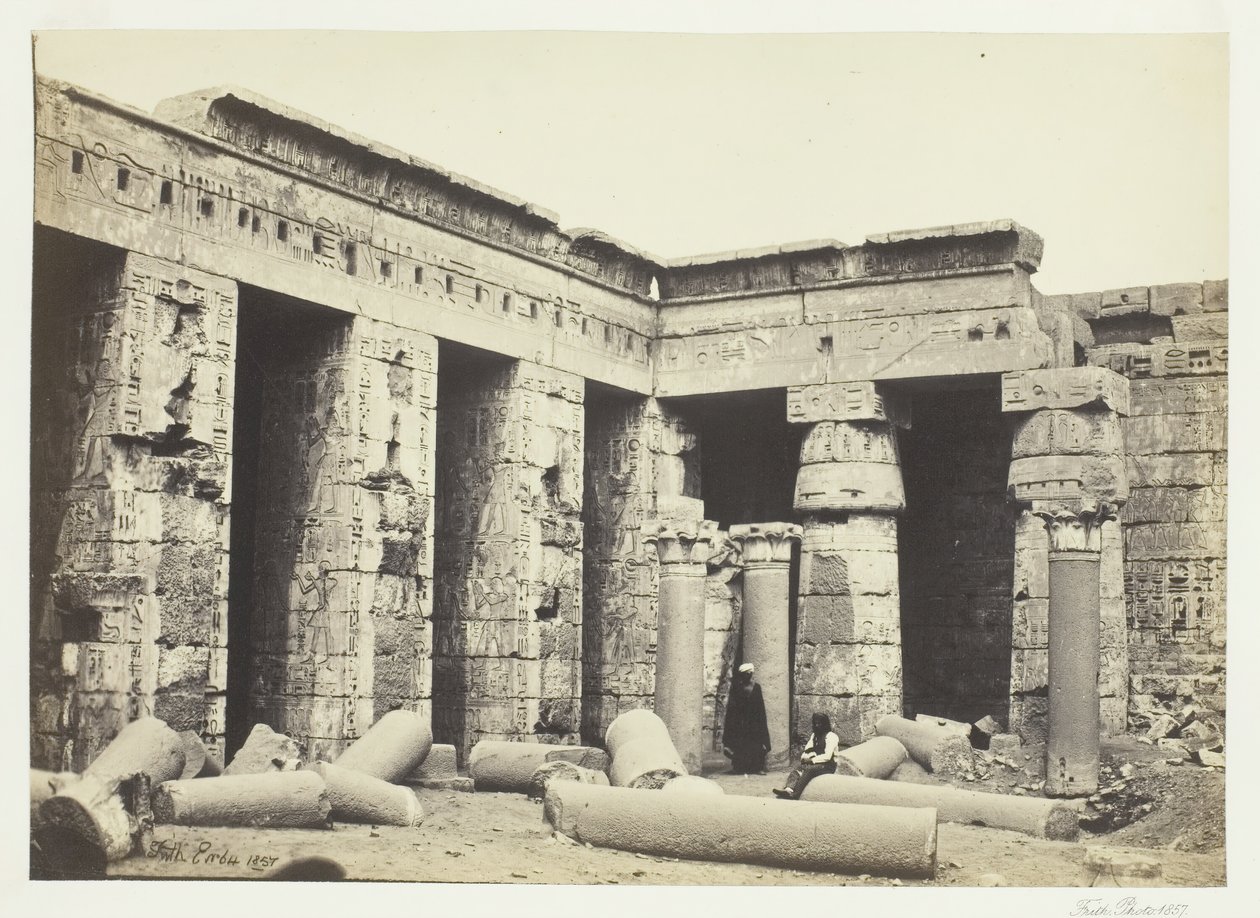 Medinet Habbo İç Mahkemesi, Teb, 1857. by Francis Frith