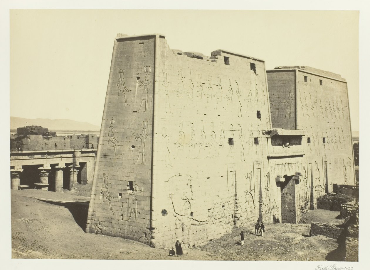 Edfou'daki Büyük Pilon, Yukarı Mısır, 1857. by Francis Frith