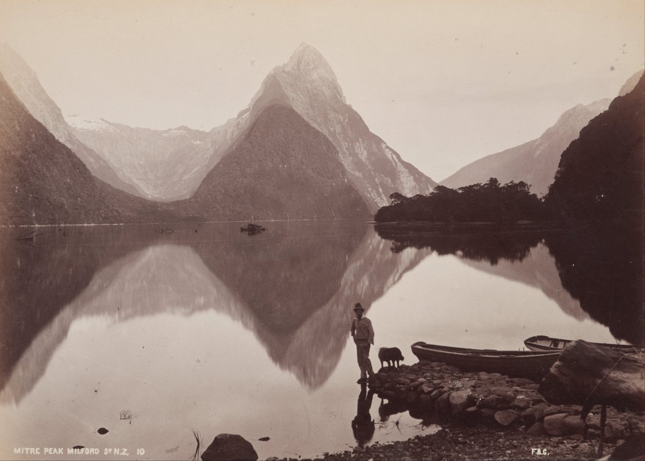 Gönye Zirvesi, Milford Sound, Yeni Zelanda. Albümden- Avustralasya manzarası by Frank Coxhead