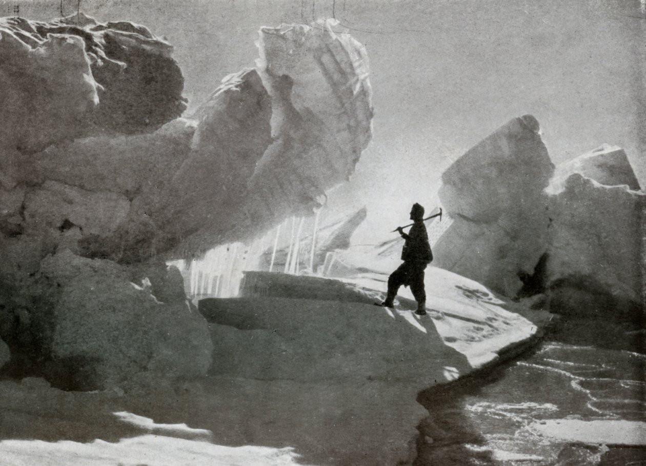 Discovery Bluff Yakınındaki Basınçlı Buz Blokları, c1911, 1913 by Frank Debenham