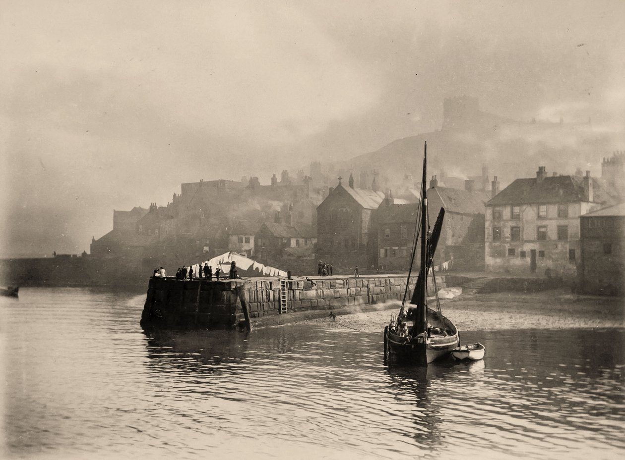 Limanın görünümü, Whitby, North yorkshire. 1884 (fotoğraf) by Frank Meadow Sutcliffe