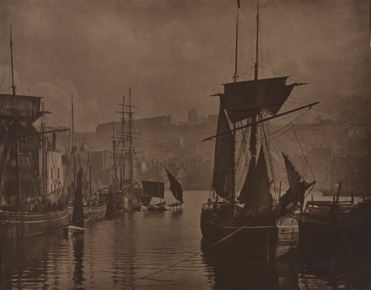 Whitby Limanı by Frank Meadow Sutcliffe