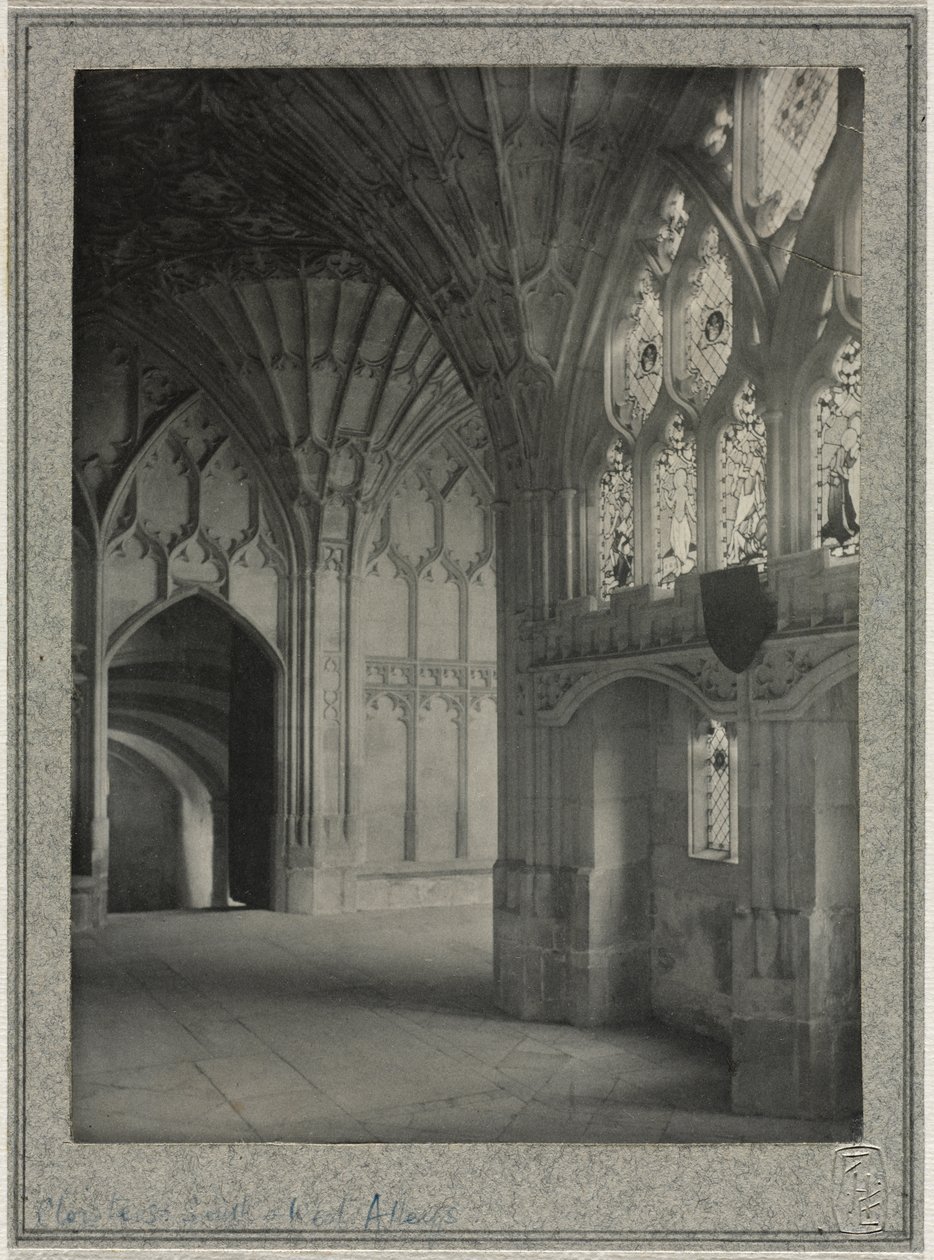 Gloucester Katedrali - Manastırlar: Güney ve Batı Sokakları by Frederick Henry Evans