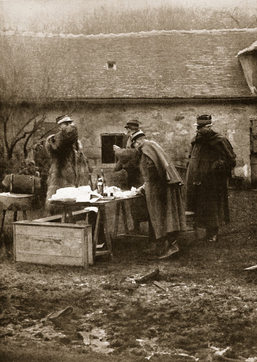 General Joffre, G.C.B. ile Cephede aceleci bir yol kenarı kahvaltısı (sepya fotoğrafı) by French Photographer