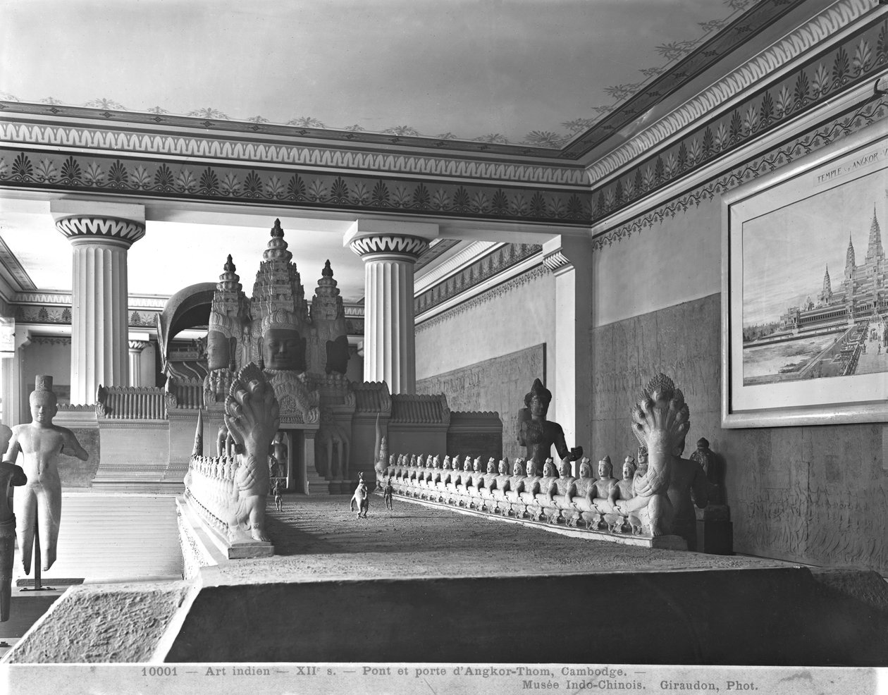 Angkor Thom köprüsü ve kapısı, c.1912 by French Photographer