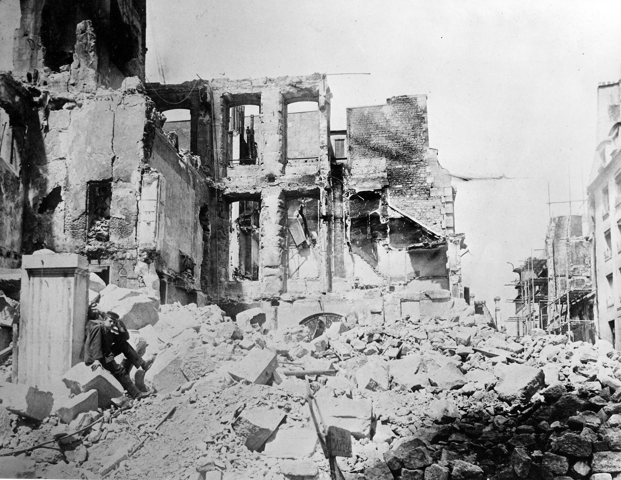 Paris Kuşatması sırasında Prusya kuvvetlerinin neden olduğu yıkım, 1870 by French Photographer