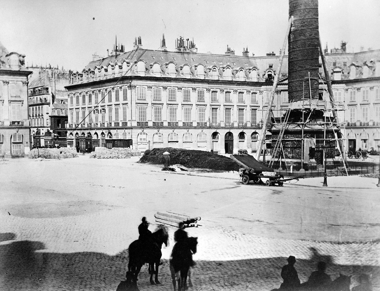 Vendôme Sütununun Sökülmesi, 1871 by French Photographer
