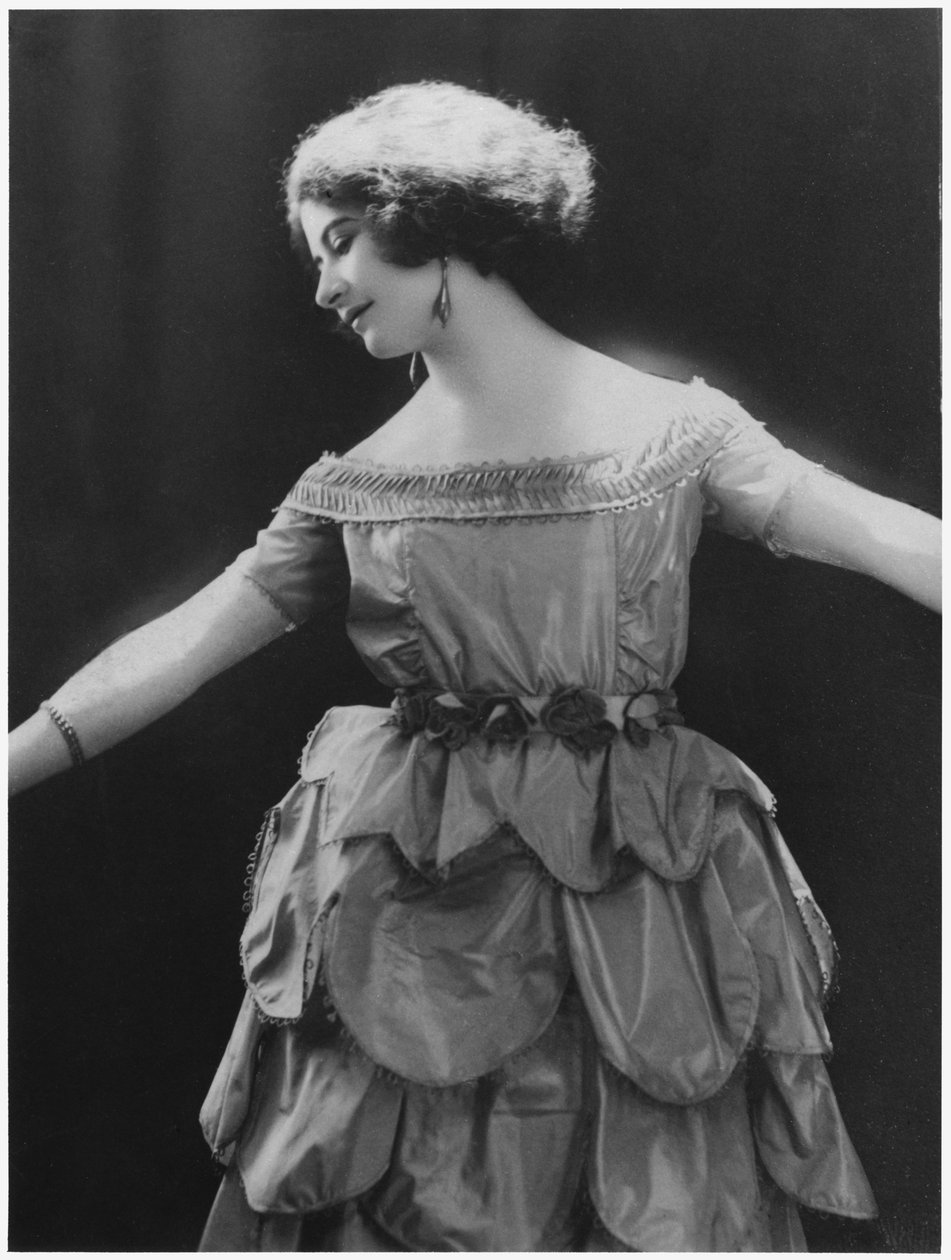 La Paiva olarak bilinen Esther Lachmann, 19. yüzyılın sonlarında by French Photographer