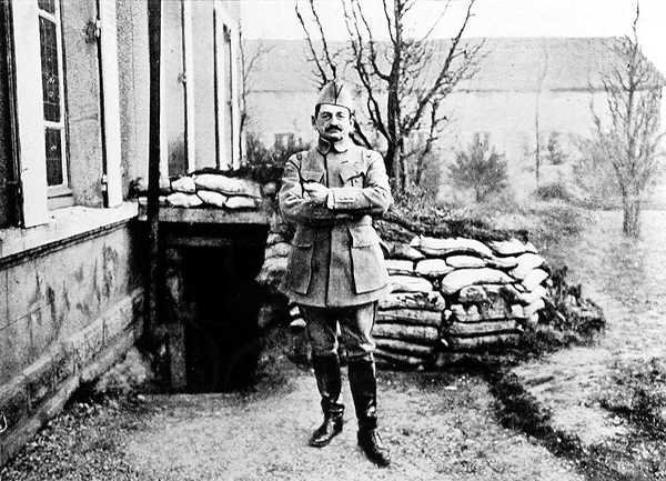 General Charles Marie Emmanuel Mangin (1866-1925), Postasının Önünde, 1916 by French Photographer