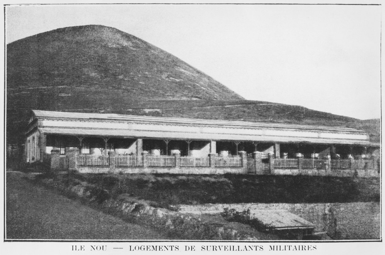 Yeni Kaledonya, Nou Adası, askeri gardiyanların barınması, La Depeche Coloniale, 1903 by French Photographer