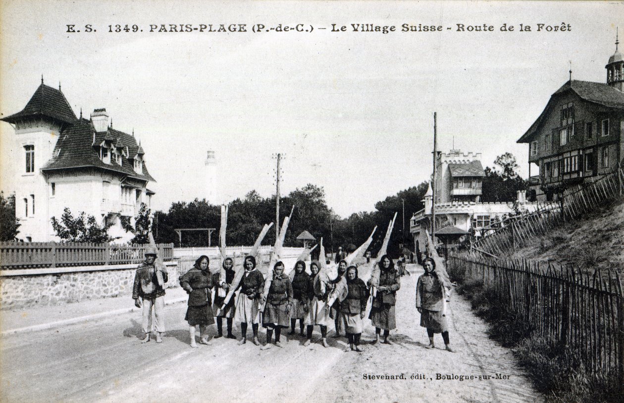 Village Suisse, Paris-Plage, 1910 dolaylarında karides balıkçılarını gösteren kartpostal by French Photographer