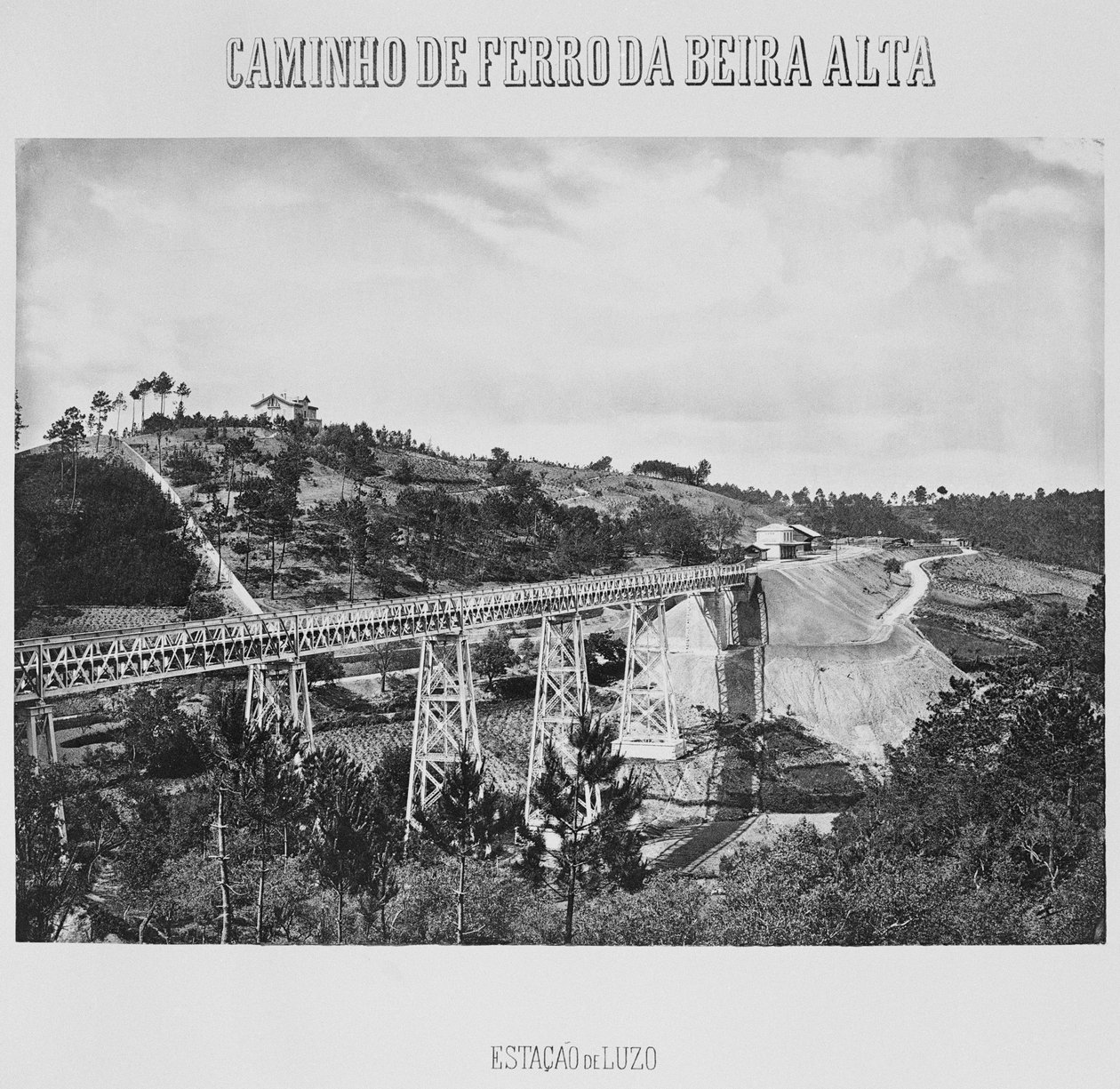 Demiryolu köprüsü Beira Alta, Luzo, Portekiz. by French Photographer