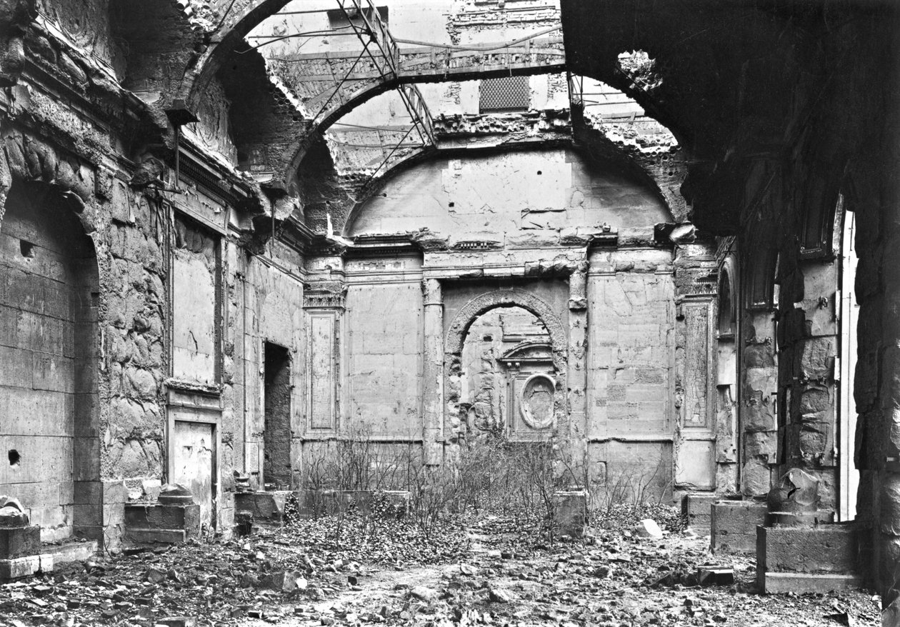 Paris Komünü sırasında Cour des Comptes kalıntıları, 1871 by French Photographer