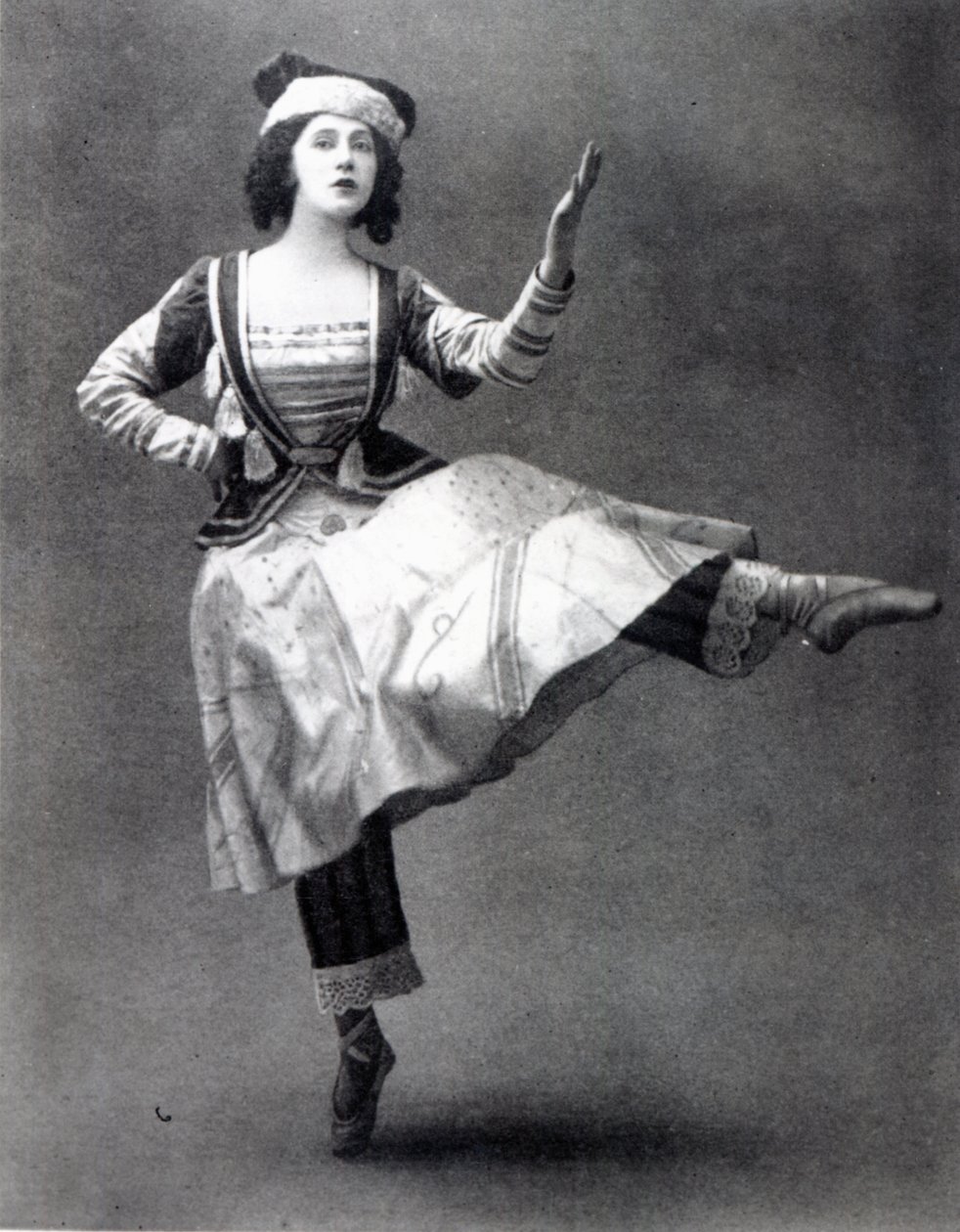 Tamara Karsavina, "Petrouchka" balesinde, 1911 by French Photographer
