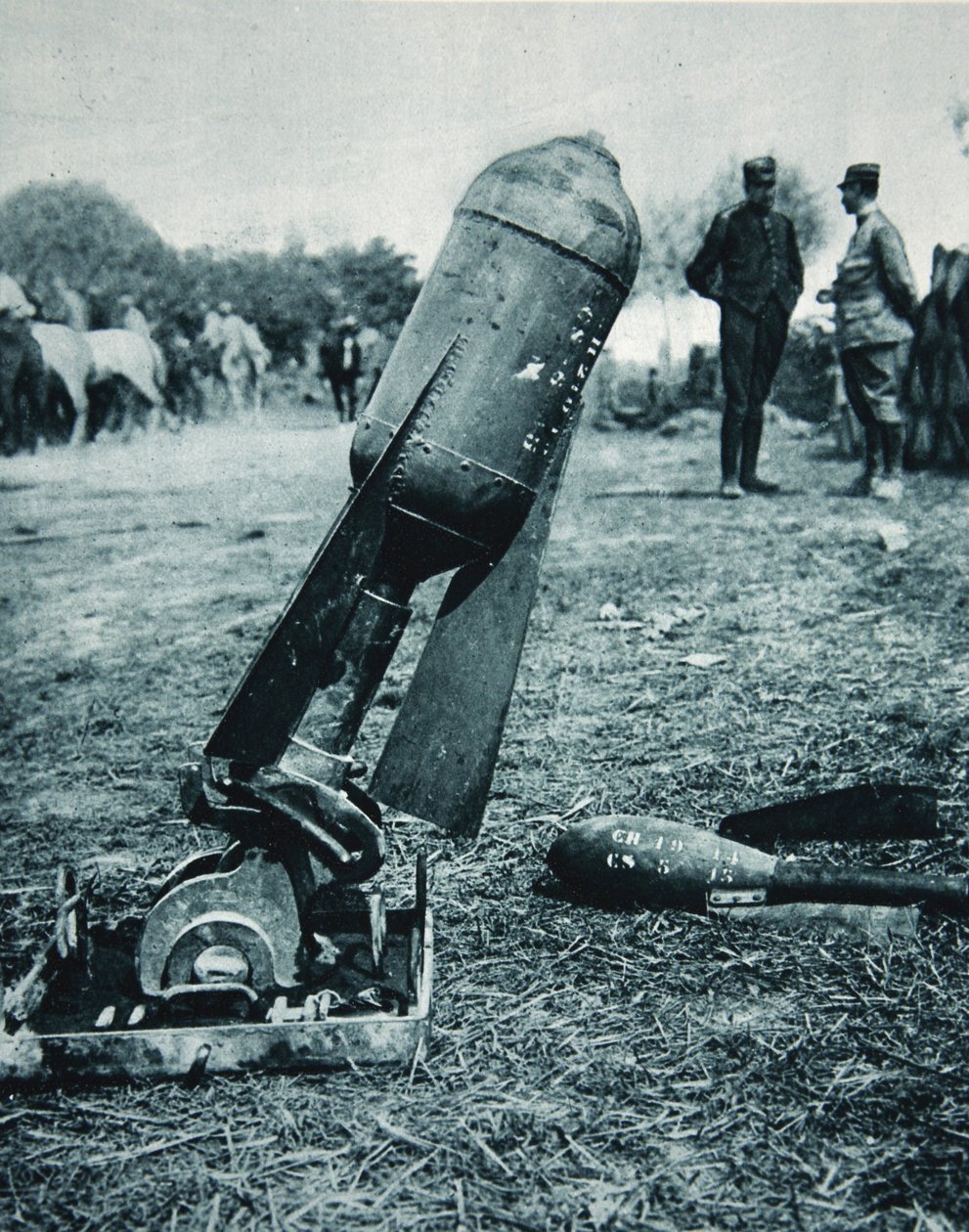 Bombalarla alternatif olarak kullanılır: bir hendek havanda bir hava torpido, Illustrated War News, Ocak 1917