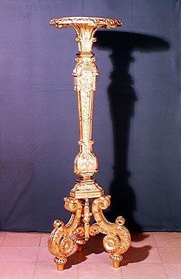 Paschal mumluk (yaldızlı ahşap) by French School