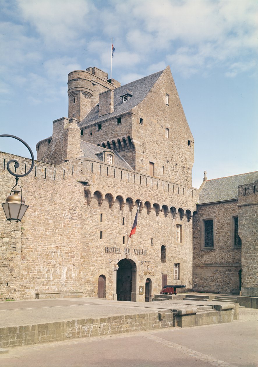 1424 yılında inşa edilen Grand Donjon by French School