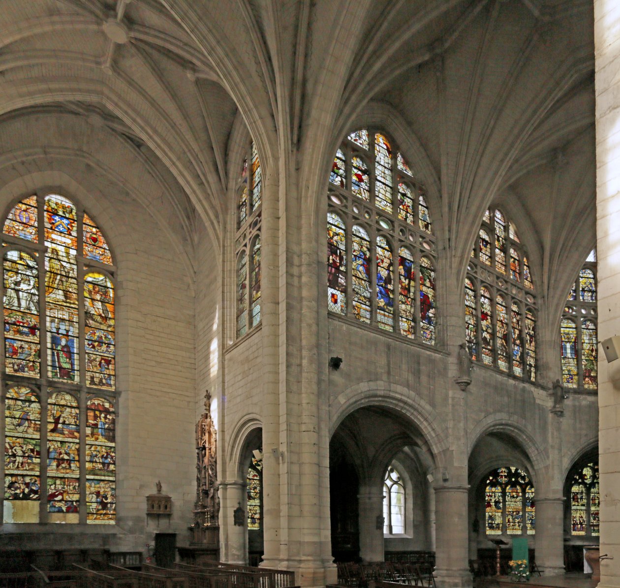 Koro ve Kuzey Transept Görünümü by French School