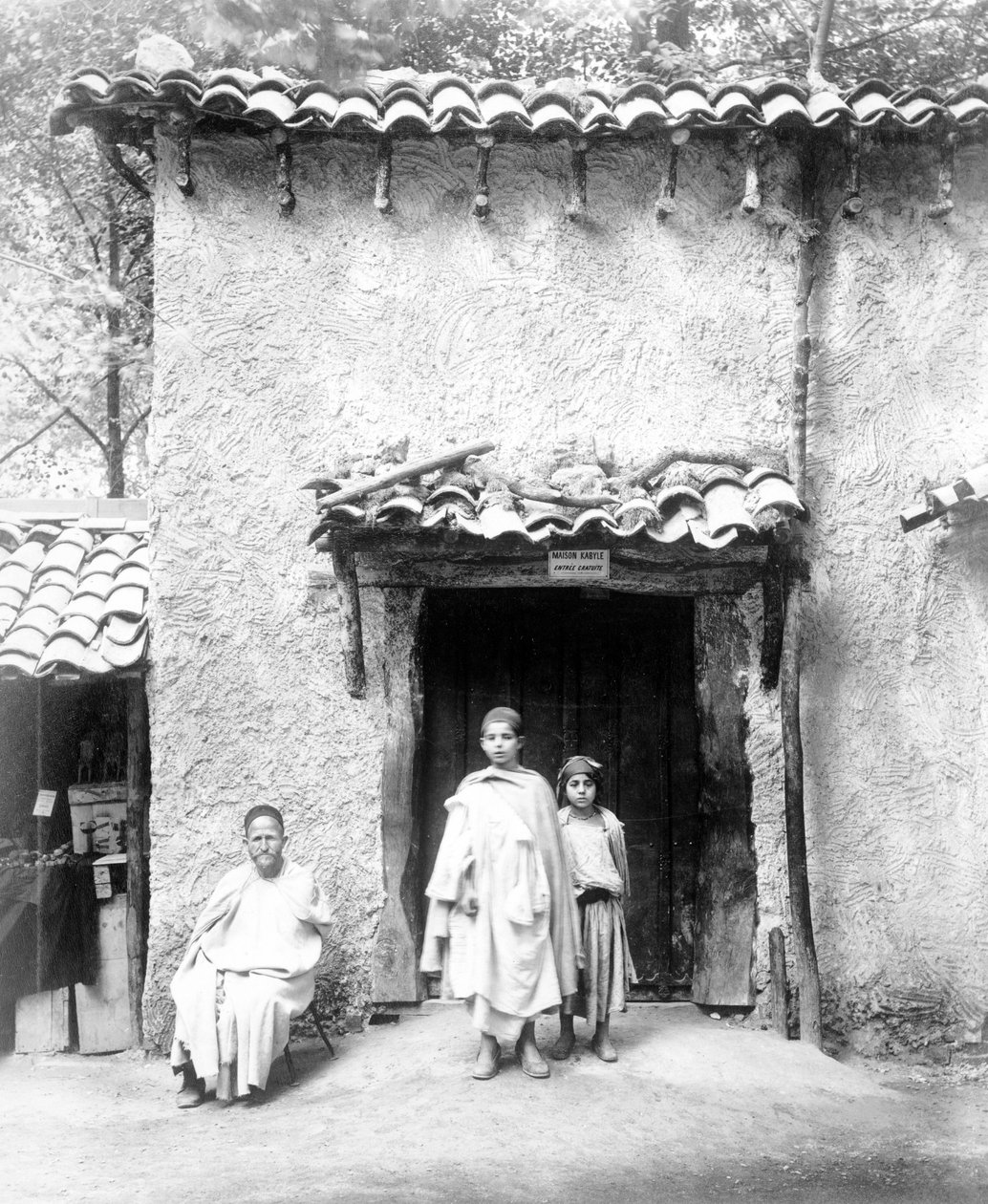 Kabyle Evi örneği, Paris Sergisi, 1889 by French Photographer