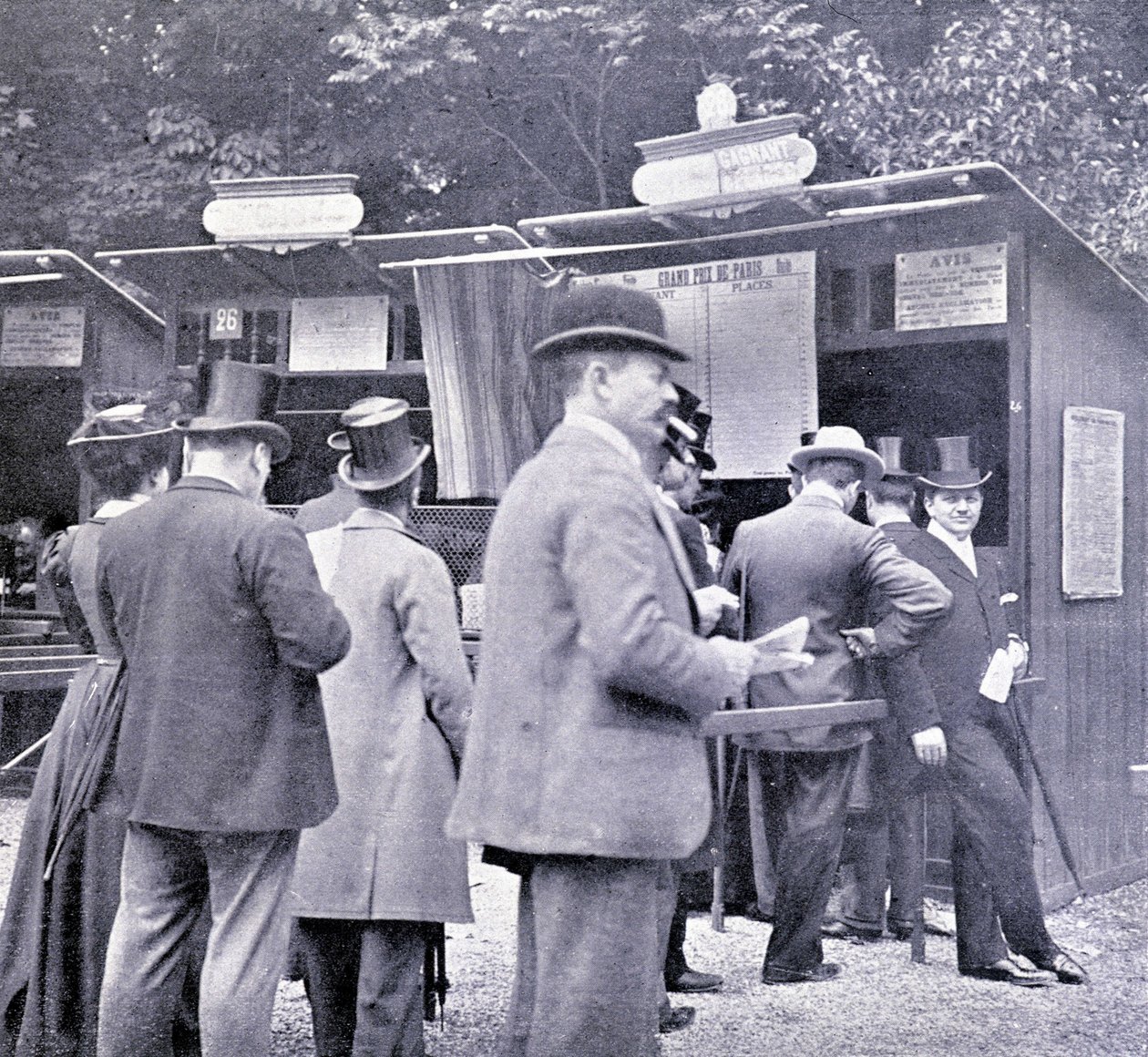 At yarışından önce bahis yapmak (19. yüzyıl). by French Photographer