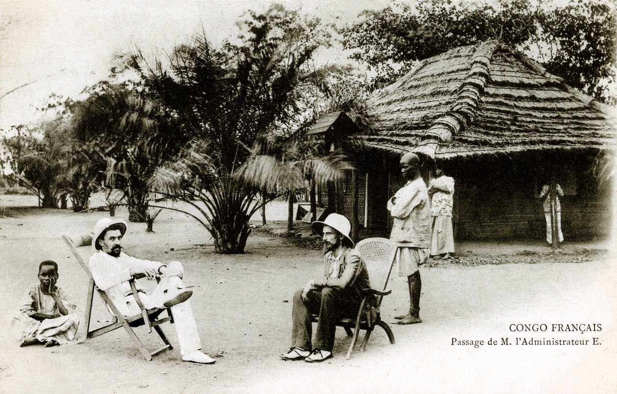 Brazzaville (Fransız Ekvator Afrikası - A.E.F.) Kongo francais: 20. yüzyılın başındaki yönetici E. tarafından geçen pasaj (s/b fotoğraf) by French Photographer