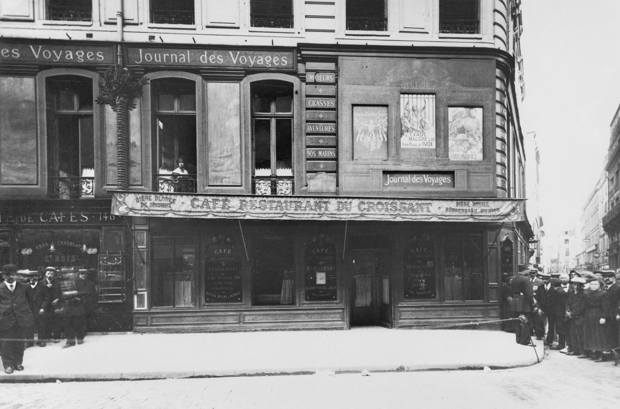 Jean Jaures suikastından sonra Cafe du Croissant, corner rue du Croissant rue Montmartre, Paris, 1914 by French Photographer