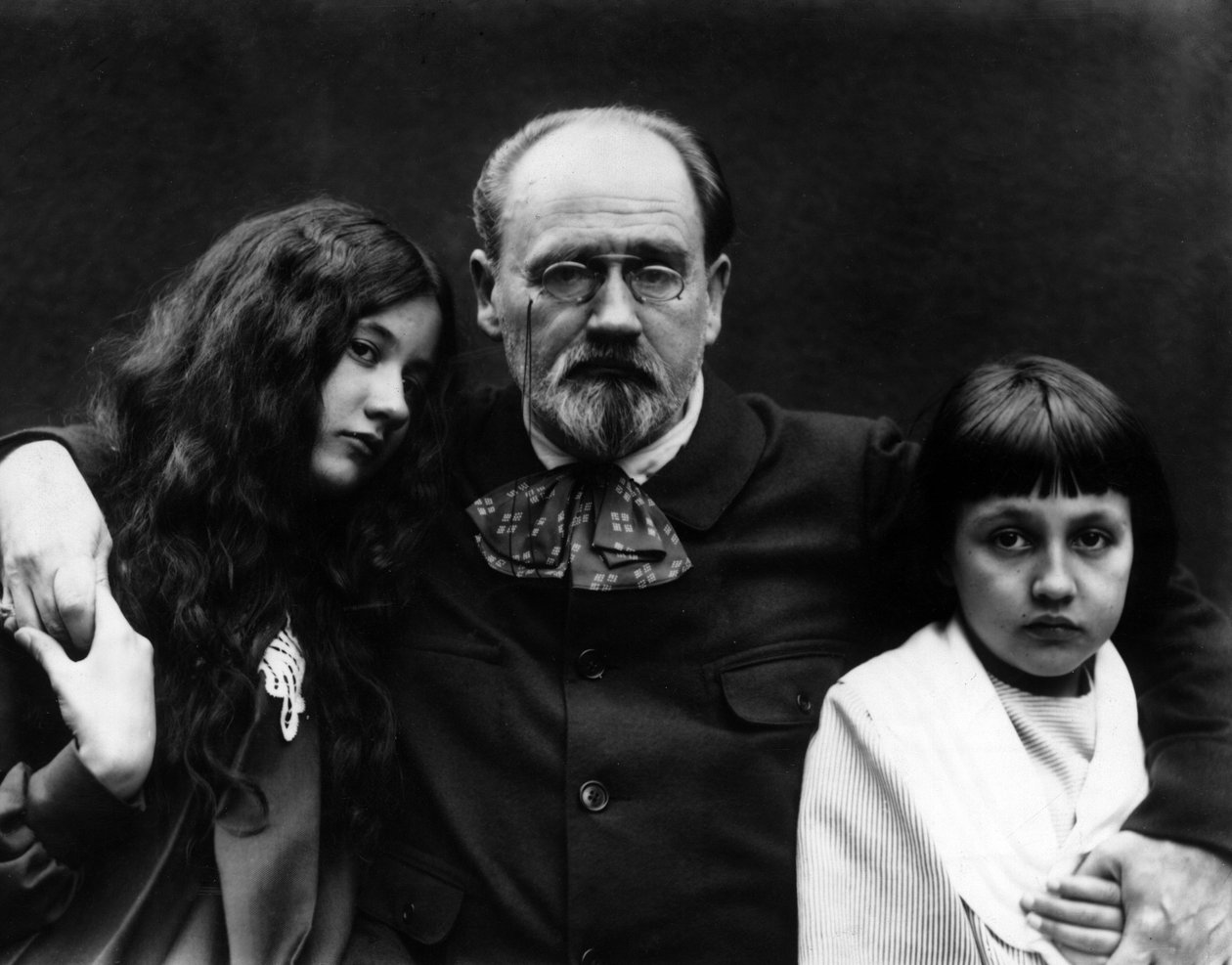 Emile Zola (1840-1902), yazar ve Fransız gazeteci, çocukları Denise ve Jacques ile Verneuil-sur-Seine (Yvelines